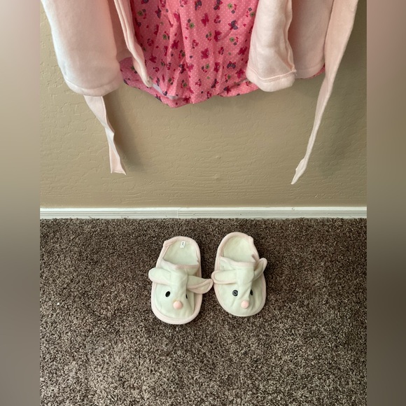 Adult Women/Teen Halloween Costume - Walking Dead Bunny Slipper Girl - Picture 5 of 5